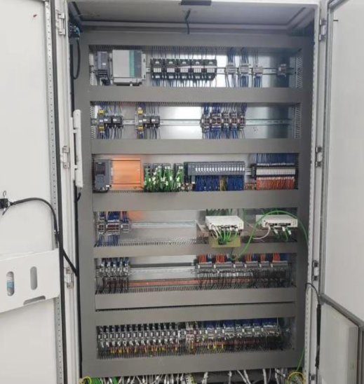 Tablero de automatización y control industrial